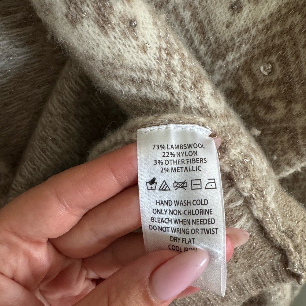 Elegant Beige Patterned Cardigan - Picture 6 of 13